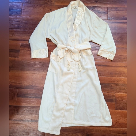 Victoria's Secret Other - Vtg Victoria Secret Gold Label Satin Modest Tie Floral Cream Robe Womens P(XS)/S